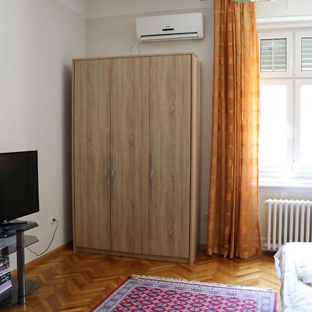 Apartment Centrum Нови Сад Стая снимка